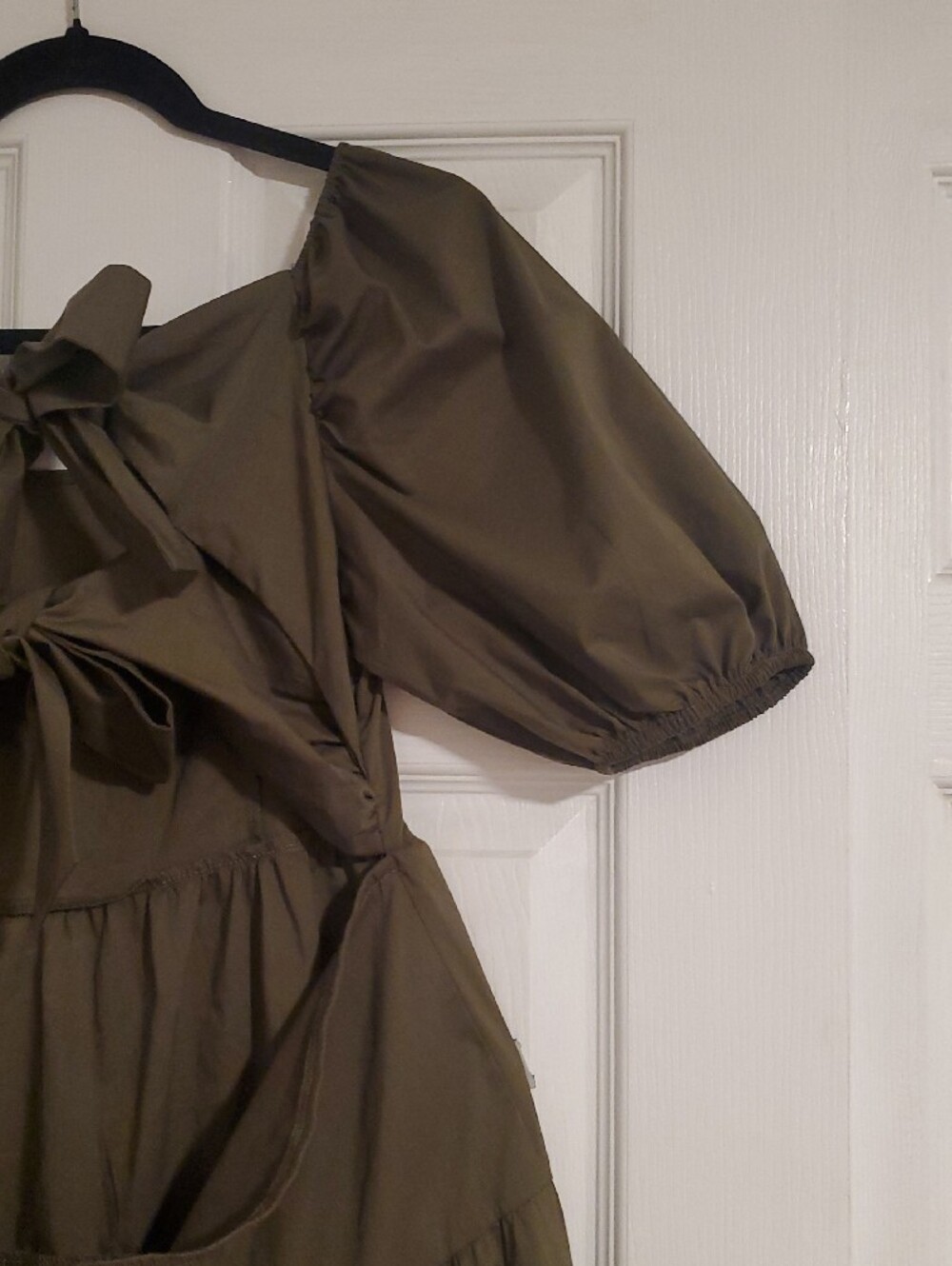Puff-Sleeve Tiered Midi Dress in Olive - Women - Picture 4 of 4